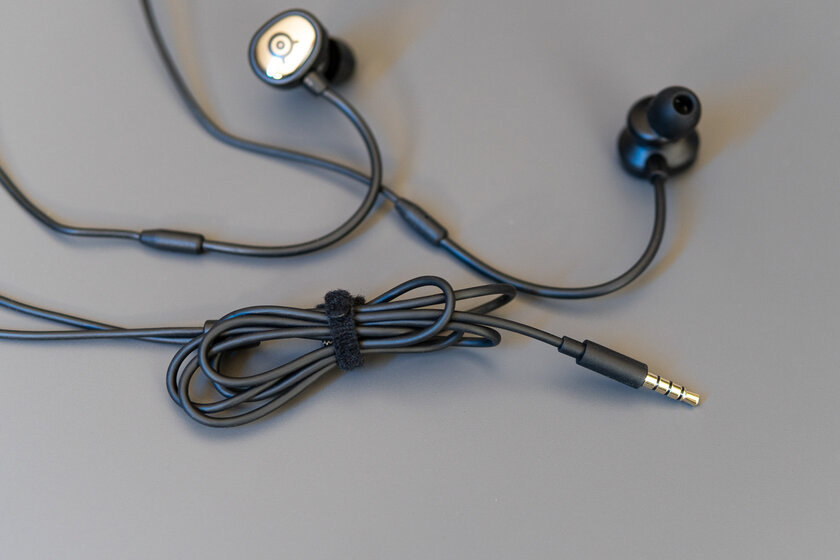 Если к TWS приделать микрофон и провода. Обзор SteelSeries Tusq для мобильного гейминга — Подключение. 1