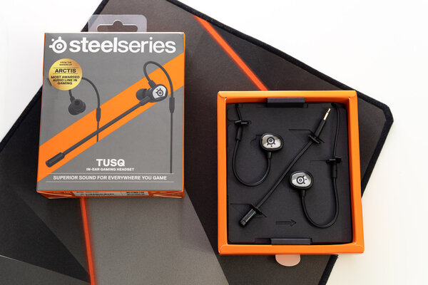 Если к TWS приделать микрофон и провода. Обзор SteelSeries Tusq для мобильного гейминга — Внешний вид и эргономика. 1