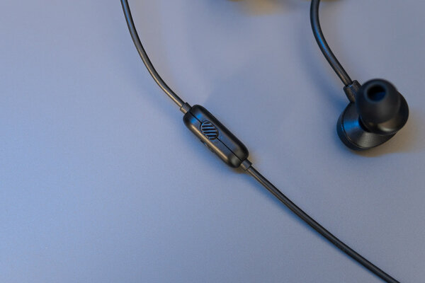 Если к TWS приделать микрофон и провода. Обзор SteelSeries Tusq для мобильного гейминга — Звучание и микрофон. 3
