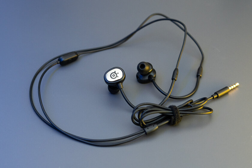 Если к TWS приделать микрофон и провода. Обзор SteelSeries Tusq для мобильного гейминга — Внешний вид и эргономика. 3