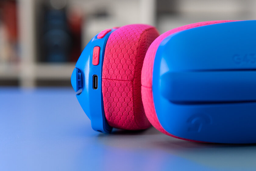 В лёгкой гарнитуре не устают уши. Обзор Logitech G435 — Подключение и управление. 2
