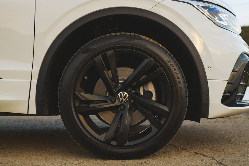 Малый повзрослел. Тест-драйв заряженного Volkswagen Tiguan R-Line (2021) — В путь. 8