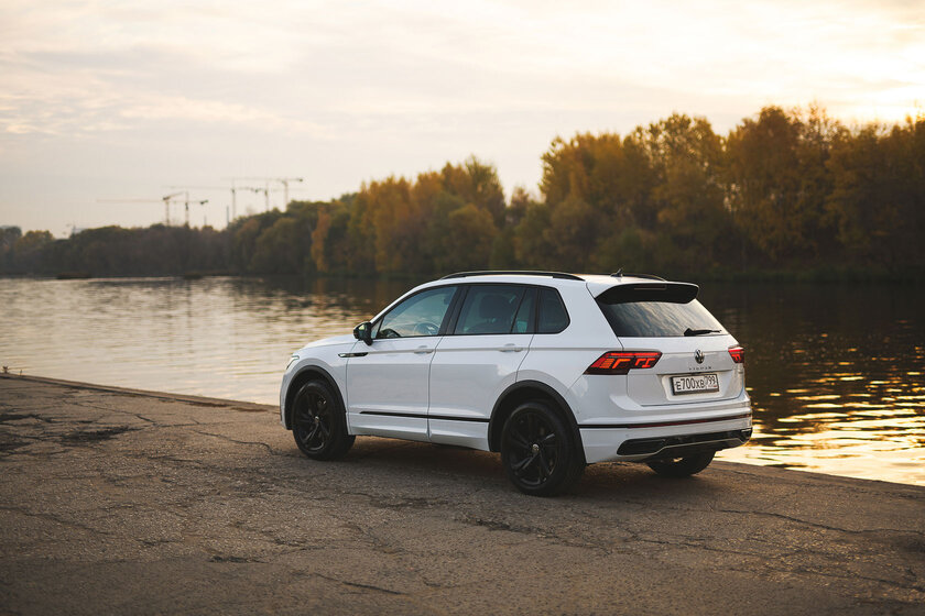 Малый повзрослел. Тест-драйв заряженного Volkswagen Tiguan R-Line (2021)