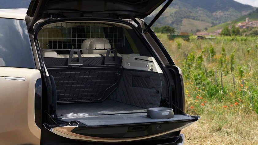 Представлено пятое поколение Range Rover: новая платформа и огромный дисплей