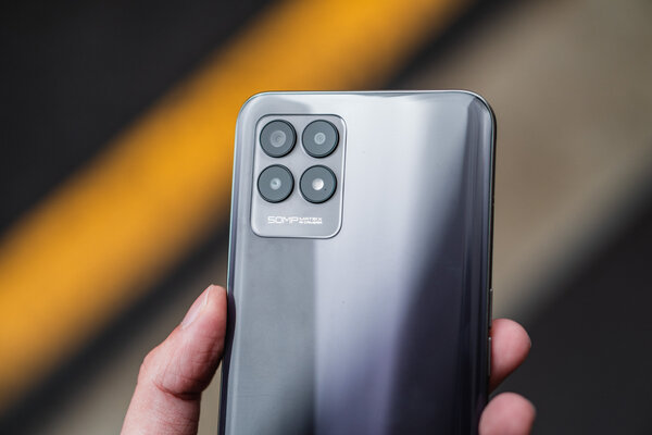 Экран на 120 Гц в бюджетном смартфоне. Обзор необычного Realme 8i — Дизайн. 2