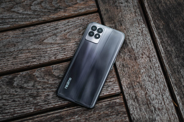 Экран на 120 Гц в бюджетном смартфоне. Обзор необычного Realme 8i — Дизайн. 1