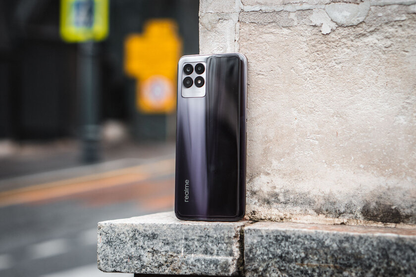 Экран на 120 Гц в бюджетном смартфоне. Обзор необычного Realme 8i