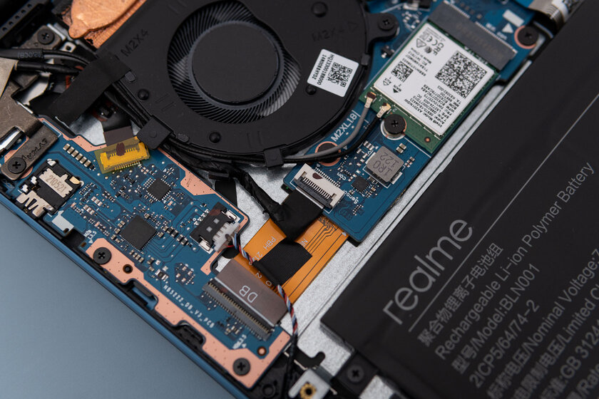 На что способен производитель смартфонов в сегменте ноутбуков? Обзор Realme Book — Время работы и разъёмы. 3