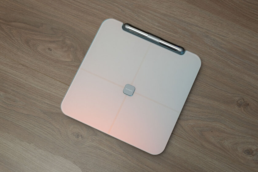 Не просто взвешивают, а следят за здоровьем. Обзор Huawei Scale 3 Pro — Дизайн. 1
