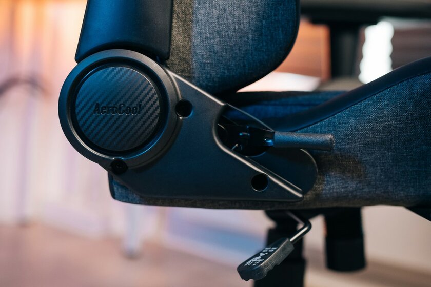 Дышащая ткань и мягкие подлокотники: обзор AeroCool CROWN AeroWeave