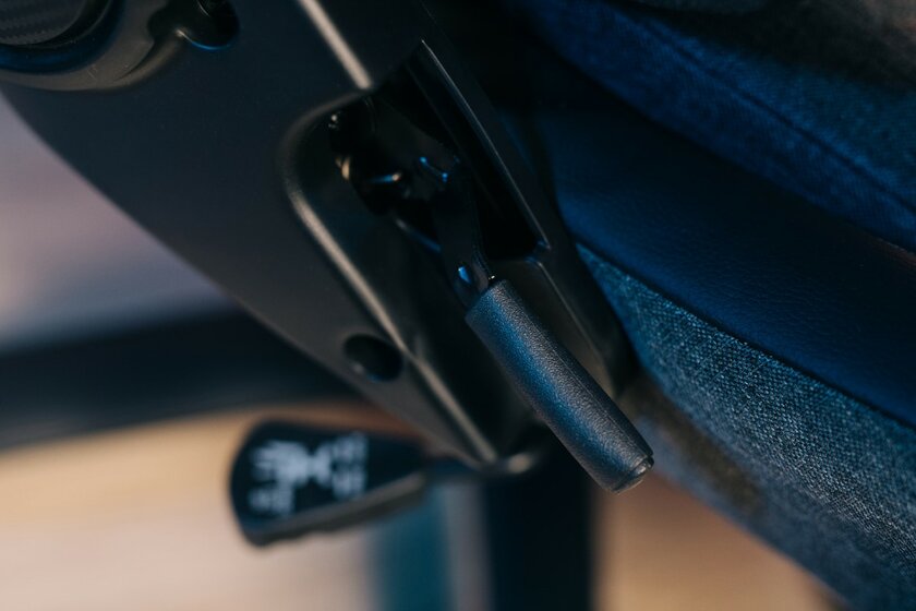 Дышащая ткань и мягкие подлокотники: обзор AeroCool CROWN AeroWeave