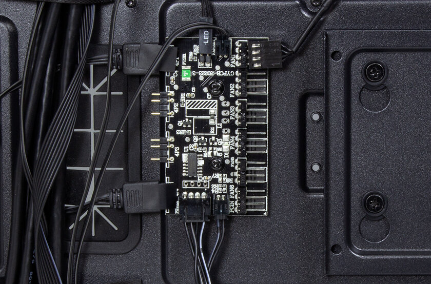 Бесшумный корпус для произво­дительных сборок. Обзор MSI MPG Quietude 100S — Интерьер. 4