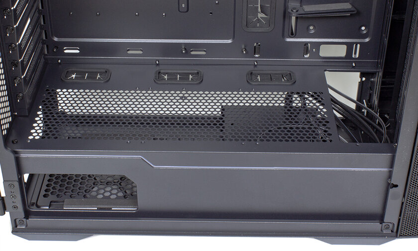 Бесшумный корпус для произво­дительных сборок. Обзор MSI MPG Quietude 100S — Интерьер. 2