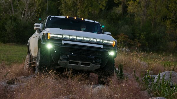 GM начнёт поставлять электропикап Hummer в декабре. Дальность хода — меньше ожидаемого