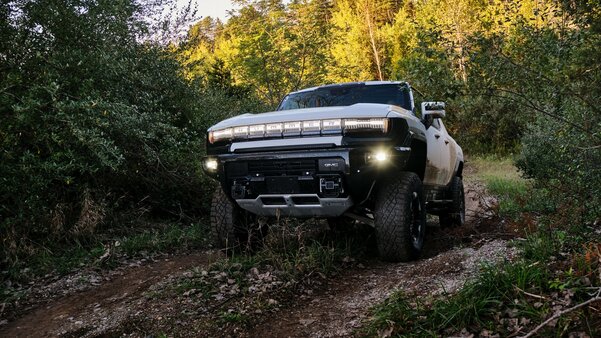 GM начнёт поставлять электропикап Hummer в декабре. Дальность хода — меньше ожидаемого