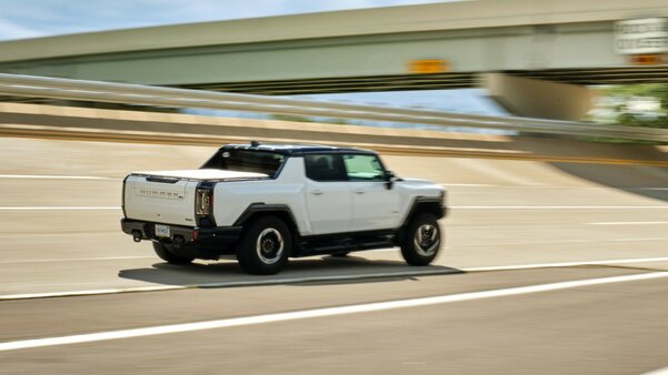 GM начнёт поставлять электропикап Hummer в декабре. Дальность хода — меньше ожидаемого