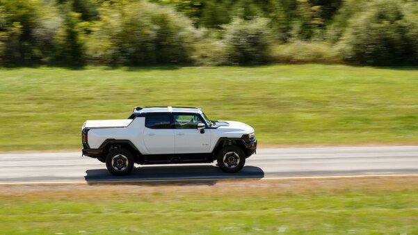 GM начнёт поставлять электропикап Hummer в декабре. Дальность хода — меньше ожидаемого