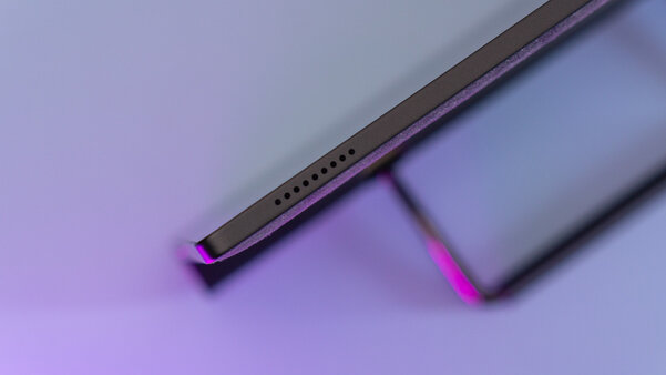Планшет со встроенной ручкой-подставкой — гениально. Обзор Lenovo Yoga Tab 13 — Дисплей и звучание. 3