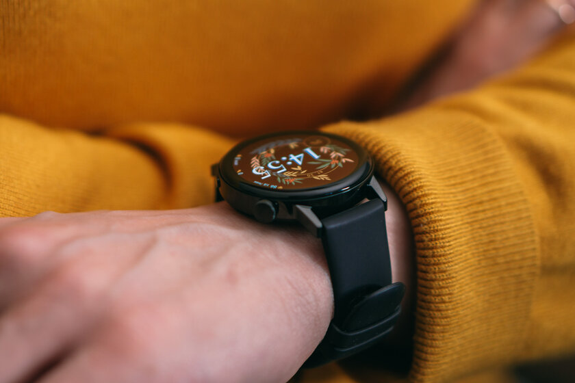 Умные часы на все случаи жизни. Обзор всей линейки Huawei Watch GT 3 и GT Runner — Миниатюрная модель 42 мм. 2
