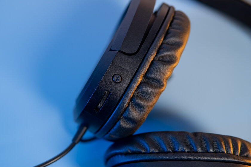 Самая лёгкая, монолитная и с аудиоджеком — идеал? Обзор ASUS TUF Gaming H1 — Подключение и управление. 2