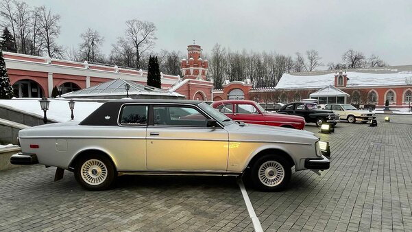 Volvo отметила 50 лет на российском рынке и показала винтажные автомобили
