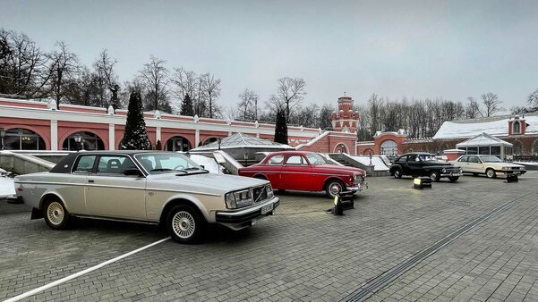 Volvo отметила 50 лет на российском рынке и показала винтажные автомобили