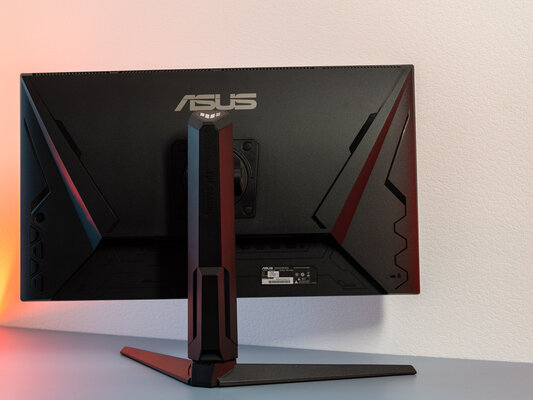Когда игровой монитор удобен в повседневности. Обзор ASUS TUF Gaming VG28U — Внешний вид и подставка. 5