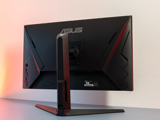 Когда игровой монитор удобен в повседневности. Обзор ASUS TUF Gaming VG28U — Внешний вид и подставка. 9