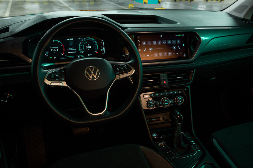 Раньше таких называли хетчбэками. Тест-драйв Volkswagen Taos (2021) — Экстерьер и интерьер. 8