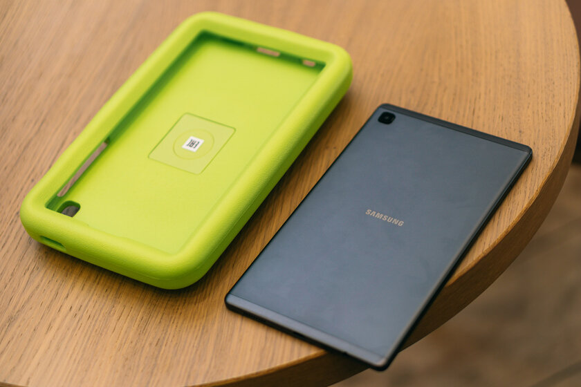Неубиваемый планшет Samsung для детей. Обзор Galaxy Tab Kids (2021) — Комплектация. 1