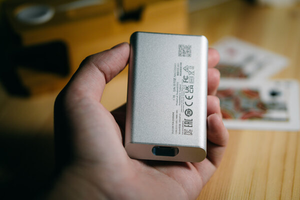 Спичечный коробок на 1 ТБ: обзор миниатюрного LaCie Portable SSD — Дизайн. 3
