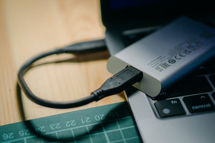 Спичечный коробок на 1 ТБ: обзор миниатюрного LaCie Portable SSD — Отзыв. 1