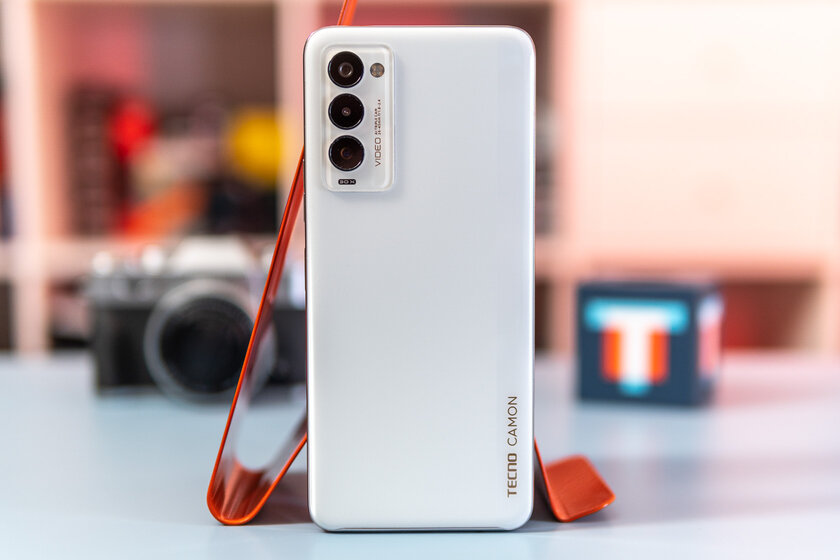 Новый бренд завоёвывает наш рынок. Обзор Tecno Camon 18P — Внешний вид и эргономика. 1