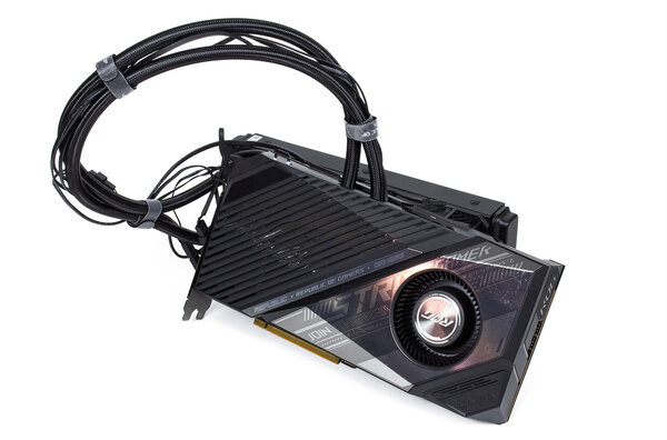 Жидкостное охлаждение вместо воздушного. Обзор ASUS Radeon RX 6800 XT STRIX OC Liquid Cooled — Упаковка, внешний вид. 3