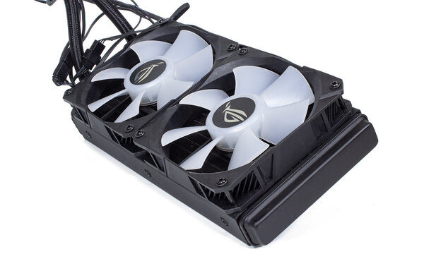 Жидкостное охлаждение вместо воздушного. Обзор ASUS Radeon RX 6800 XT STRIX OC Liquid Cooled — Упаковка, внешний вид. 7