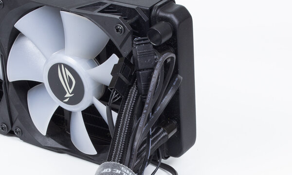 Жидкостное охлаждение вместо воздушного. Обзор ASUS Radeon RX 6800 XT STRIX OC Liquid Cooled — Упаковка, внешний вид. 8