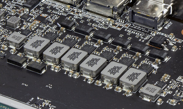 Жидкостное охлаждение вместо воздушного. Обзор ASUS Radeon RX 6800 XT STRIX OC Liquid Cooled — Особенности конструкции. 9