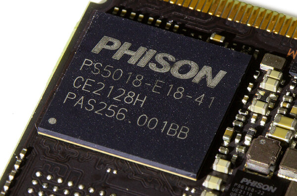Обзор SSD Kingston KC3000 512 Гбайт: отличный накопитель с одним недостатком — Внешний вид, особенности конструкции. 6