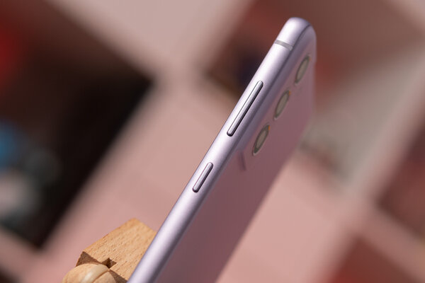 Во всех смыслах подросший флагман для фанатов. Обзор Samsung Galaxy S21 FE — Внешний вид. 3