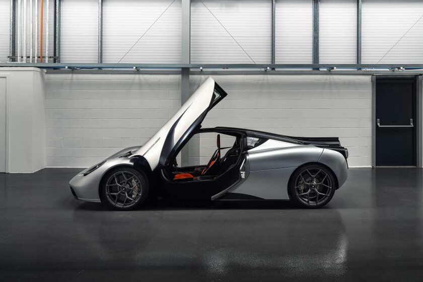 Внедорожник Ferrari и квадратная Dacia. 22 самых ожидаемых автомобиля 2022 года