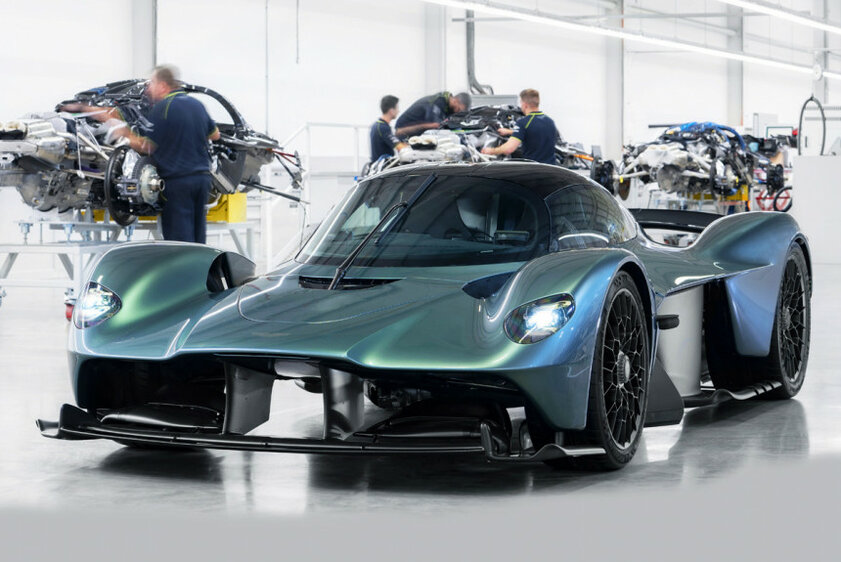 Внедорожник Ferrari и квадратная Dacia. 22 самых ожидаемых автомобиля 2022 года