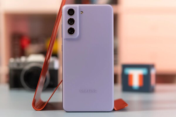 Samsung представила долгожданный народный флагман Galaxy S21 FE