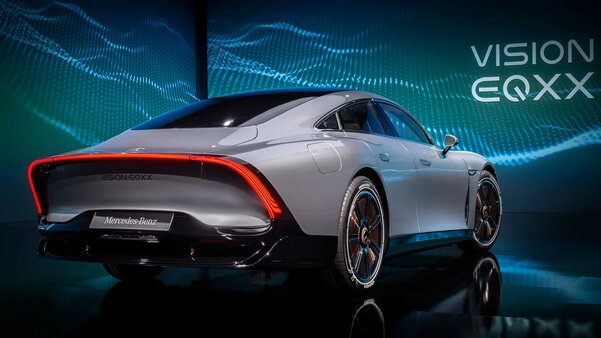 Mercedes представил электромобиль Vision EQXX: 1000 км и 47,5-дюймовый умный дисплей
