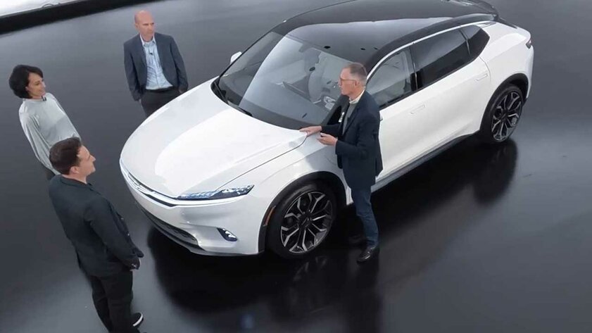 Панорама на всю крышу, интерьер космического корабля и автопилот: Chrysler показала Airflow