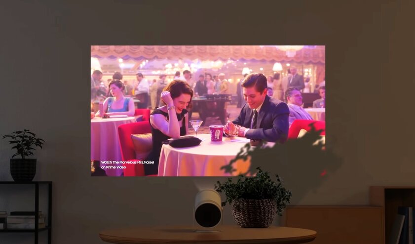 У Samsung появился карманный проектор со Smart TV. Он может быть умной колонкой и светильником
