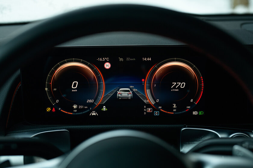 Действительно практичная модель или сплошная переплата? Проехал 890 км на Mercedes-Benz GLB (2021) — В статике. 41