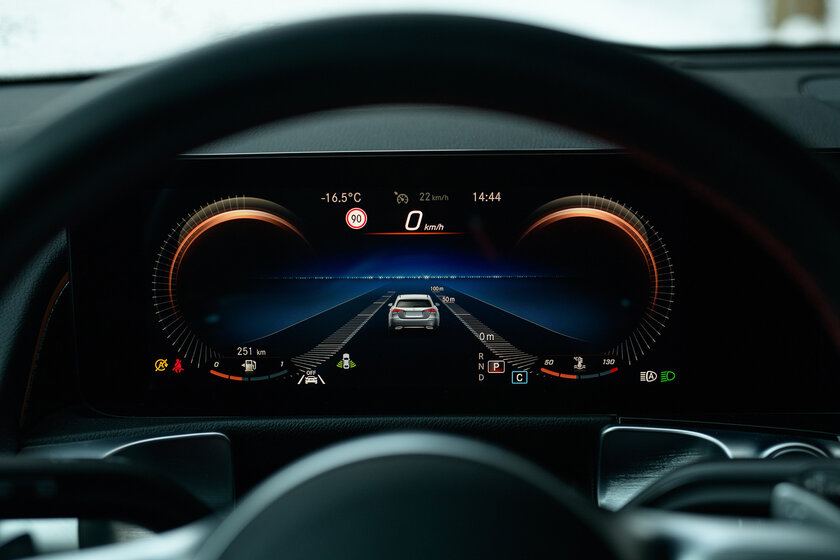 Действительно практичная модель или сплошная переплата? Проехал 890 км на Mercedes-Benz GLB (2021) — В статике. 42
