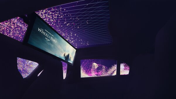 BMW представила Theater Screen — настоящий кинотеатр для задних пассажиров автомобиля