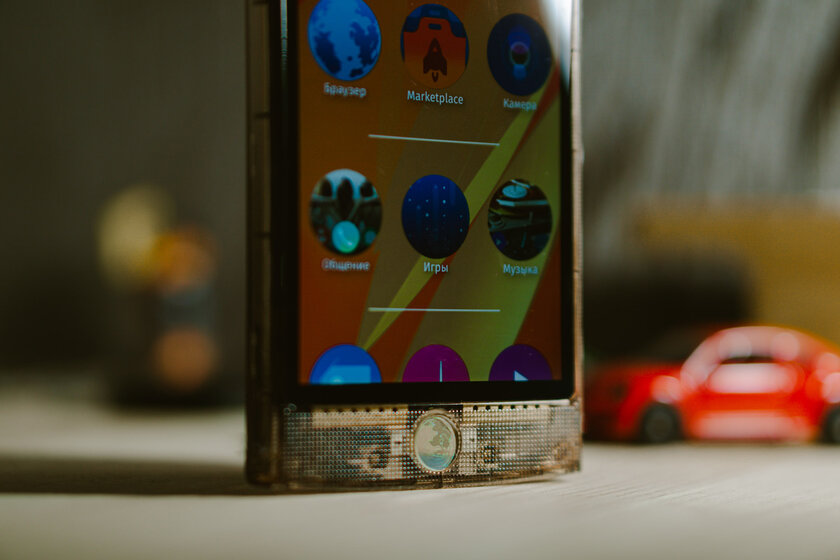 У меня прозрачный смартфон из 2014 на прошивке Firefox. LG Fx0 — это нечто — Дизайн. 3