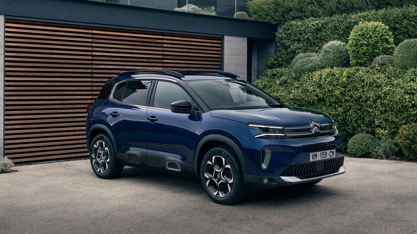 Citroen представила рестайлинговый C5 Aircross: решётка с подсветкой, яркий логотип и 18-дюймовые диски